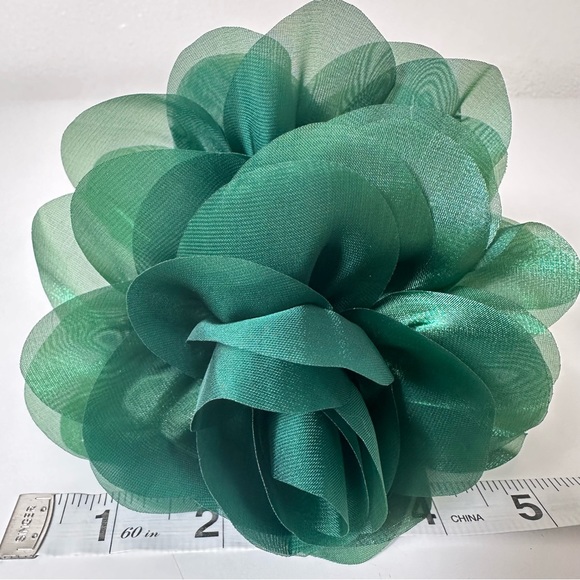 Big Flower Hair Claw in Green - Picture 4 of 4